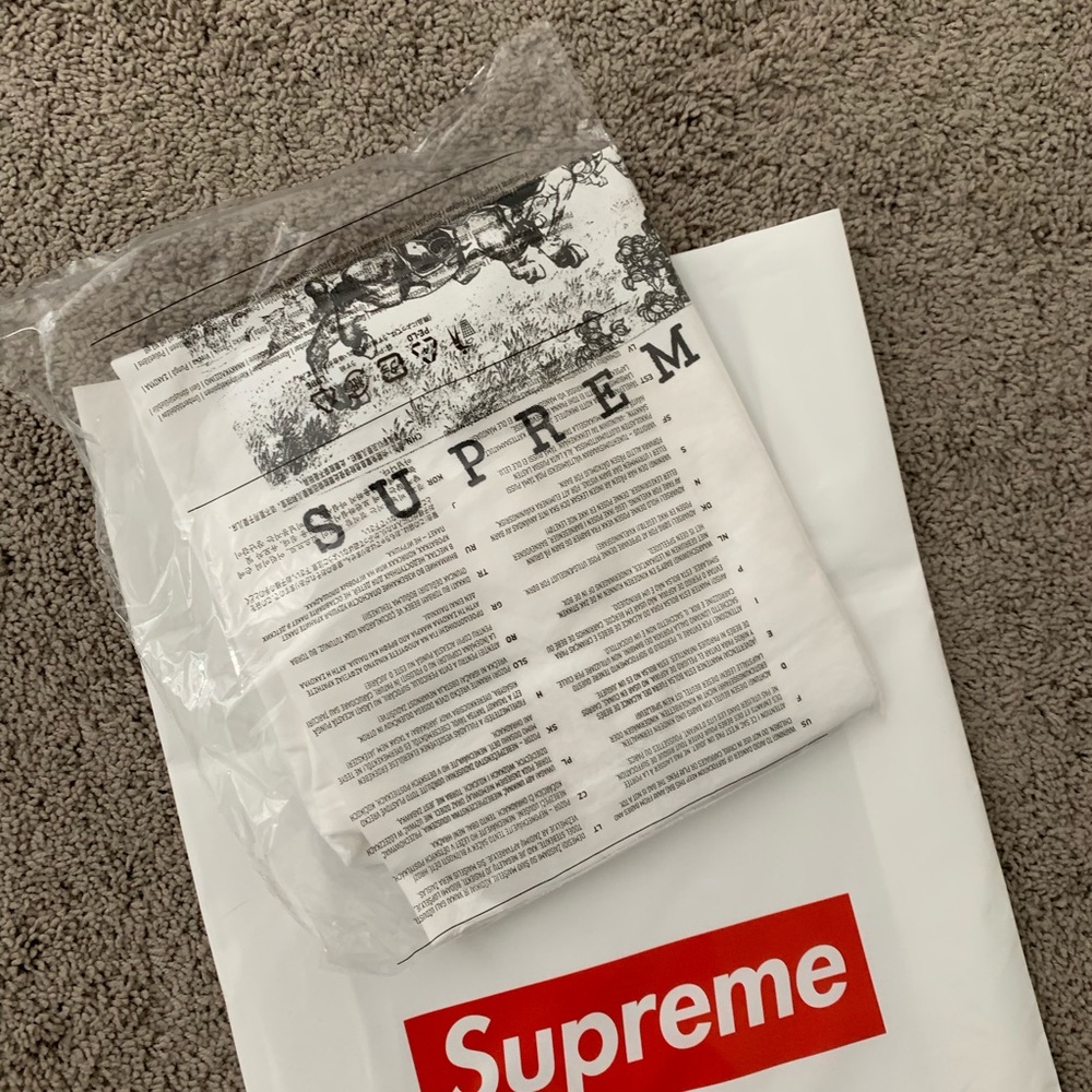 NEW SUPREME Tee - Picture 3 of 3